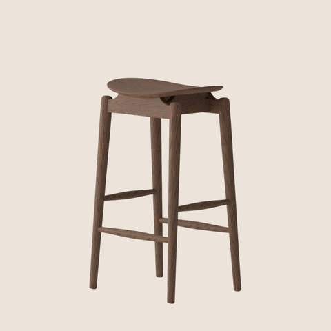 Close-up of curved seat and oak grain detail on the Oslo barstool