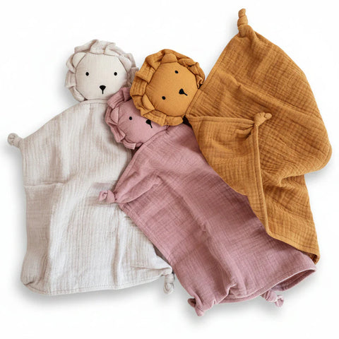 Leni The Lion Comforter styled with wash bag