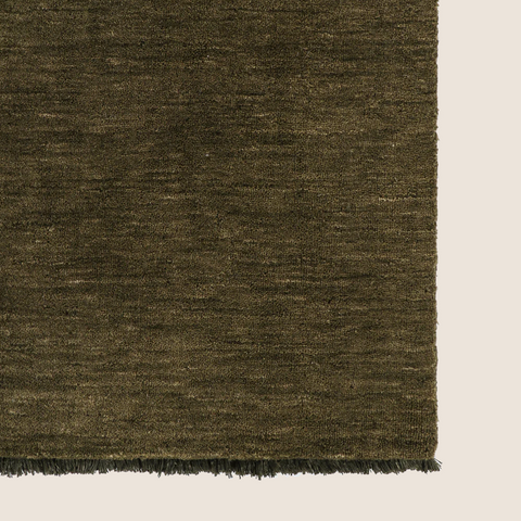 Sandringham rug Moss colourway, front product view showing pile depth