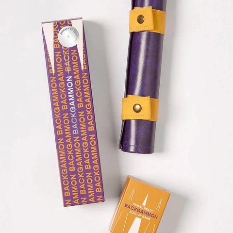 Travel Backgammon set contents detail