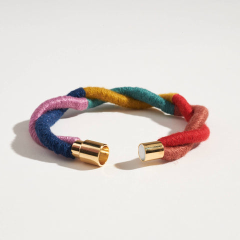 Twist Rainbow Magnetic Bracelet clasp detail